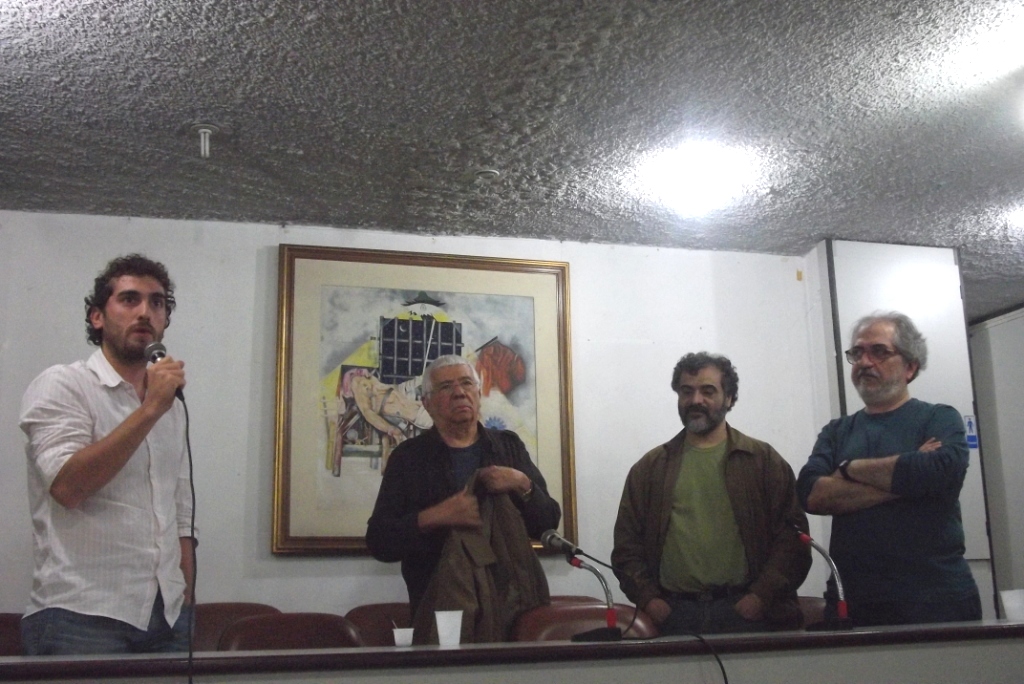 O diretor-executivo da Abraji, Guilherme Alpendre, o jornalista Audálio Dantas, o presidente do SJSP, José Augusto Camargo e Geneton Moraes Neto (Imagem: Daniela Gualassi)