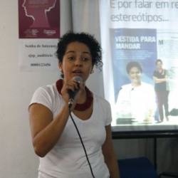 Bianca Santana, jornalista especialista em educação e cultura digital, professora do curso de Jornalismo da Faculdade Cásper Líbero e idealizadora da Casa de Lua.