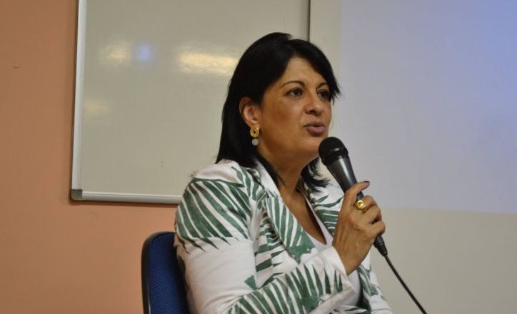 Com cinco prêmios em jornalismo no seu currículo, Filomena Salemme decidiu “trabalhar com rádio por amor, assim como dar aulas por amor”.