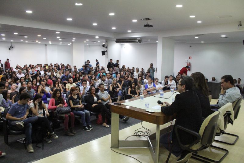 Segundo a jornalista, os primeiros dez anos de carreira são bem difíceis. Foto: Emílio Coutinho