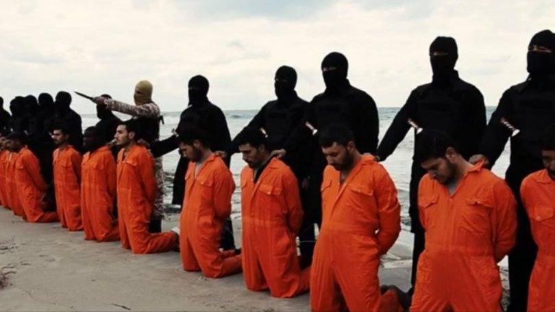 Grupo jihadista Estado Islâmico durante decapitação de 21 cristãos. (Foto: Reprodução)