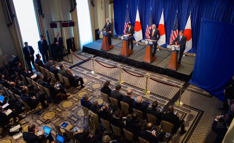 Secretário de Estado americano, John Kerry, reúne-se com ministros do Japão. Foto: State Department (Domínio Público)